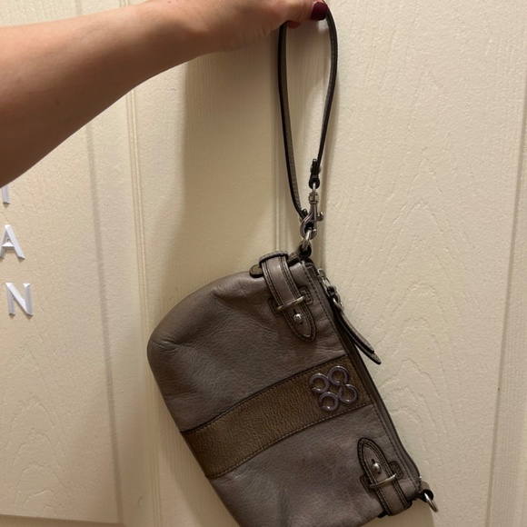 Coach wristlet - Picture 4 of 5